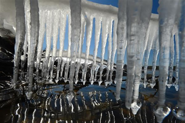 美国多个地区创下低温纪录。