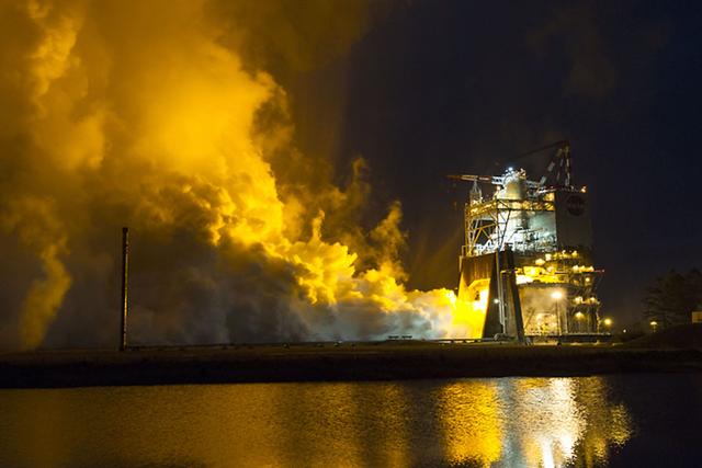 RS-25发动机是以前美国宇航局航天飞机的主要动力,在斯坦尼斯A1发动机测试台上进行了大约500秒的点火