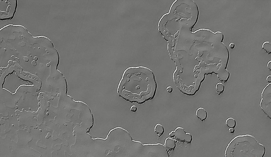 �����Ż���ȫ������仯���ɹ۲⵽���Ǽ�������ɱ��������仯����������ġ�����Ц�������������ı��Ӻ�����΢�̵��첿����ʾһ��Ц����������ֱ����Լ500�ס���һ����