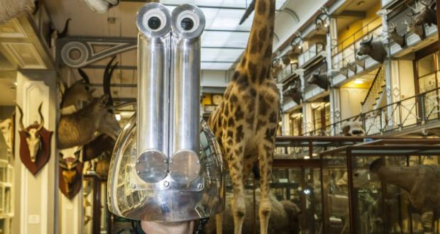 爱尔兰艺术家发明仿动物眼睛头盔