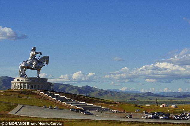 这个群体搜索项目使研究人员调查了一个6000平方公里的地区。这个面积是美国约塞米特蒂国家公园的两倍。研究人员发表的一篇论文中称,他们识别了55个可能藏有成吉思汗