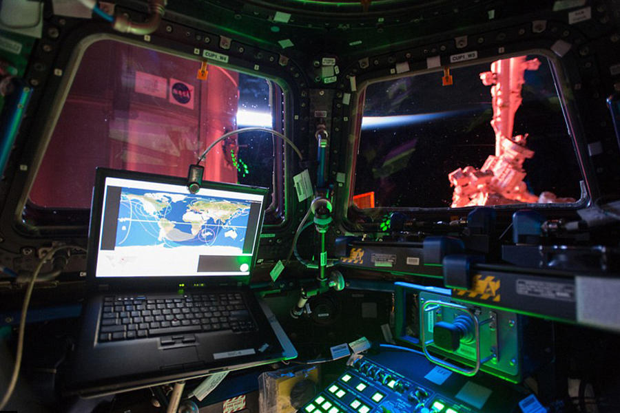 �ڹ۲�񷶥�ϣ��Ա������8�������λ���������㵽�����ĵ�����Ƭ��������Щ�ǵ����ҹ������ĳ�������Ͽ��������Ա�ĸ߿Ƽ��칫�ҡ��Ա��������۲ⴰ�������㵽