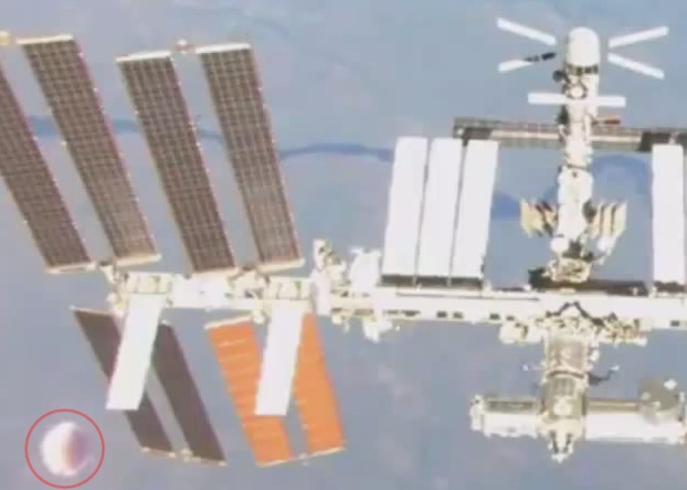 һ������ɫ��Բ�β�����������(��Ȧʾ)���ڹ���̫��վ�������֡�