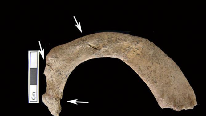 �����ڵ��·�Ĺ�з��ִ����к۵Ĺ������ܿ����Ǳ��̽�����ذ�ײ�������ʱ�����ġ�