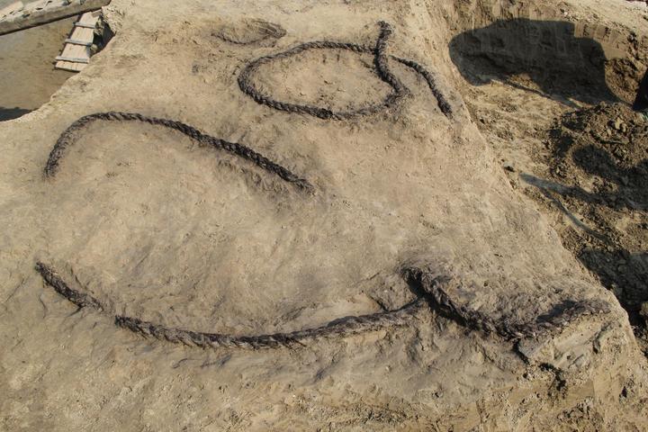 遗址现场留下的绳索似乎也留下了千古之谜。