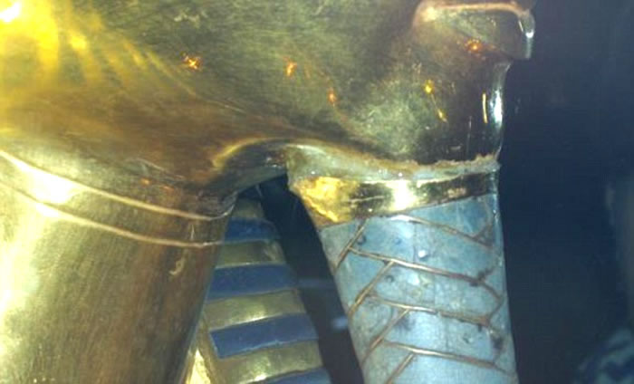 埃及博物馆给法老图坦卡蒙面具粘胡子用错胶?