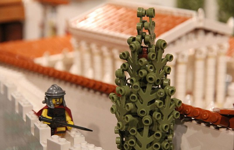 悉尼大学博物馆教育负责人克雷格·巴克说:“利用乐高玩具等媒介,博物馆可重现古代世界。”