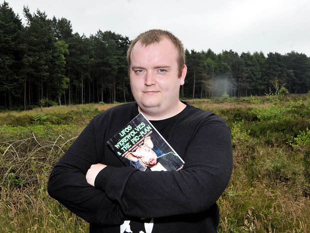 《X档案》探员李·布里克利(Lee Bricley)调查“瘦长鬼影”案件