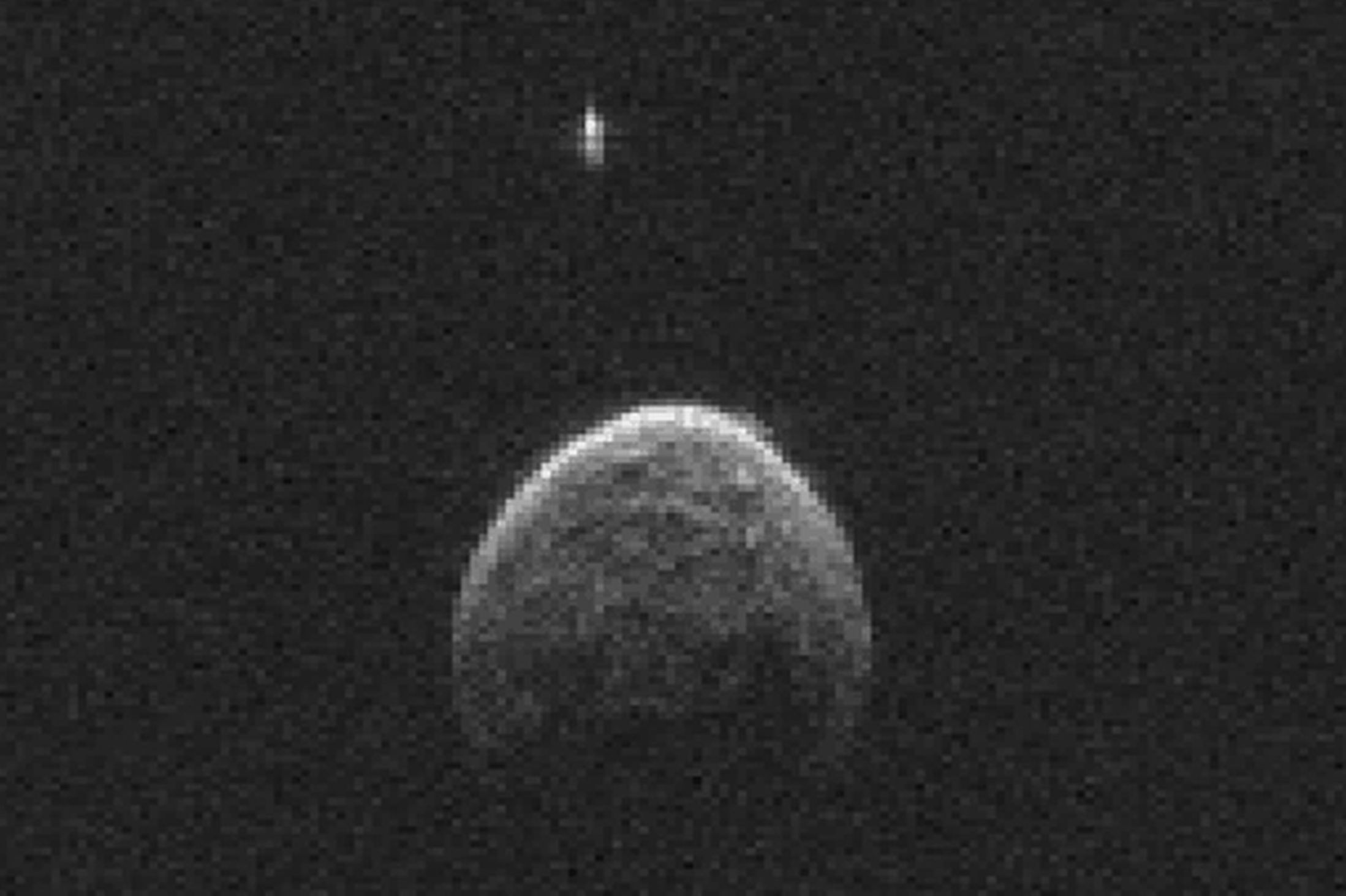 近距离掠过地球的小行星2004 BL86居然有一颗小卫星