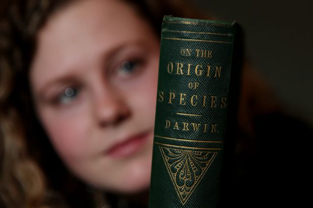 首版达尔文《物种起源》经过激烈竞拍最终拍得2.6万英镑高价