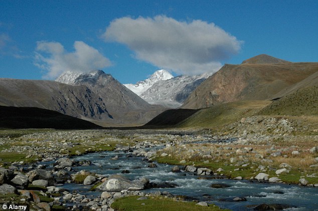 僧人干尸是1月27日在索格诺克哈尔克汗发现的。据专家们的初步推测,这名僧人可能是著名高僧达沙多乔-谛吉洛夫的师傅。