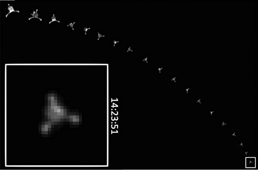 目前,欧洲航天局最新公布“菲莱”探测器着陆67P彗星的17张照片,呈现该探测器从距离彗星表面22.5公里处的降落过程,它是于2014年11月12日着陆在67P彗