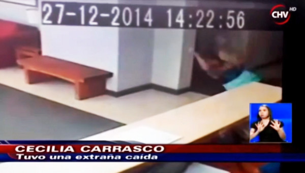 旁边没人,智利女突向后重摔。