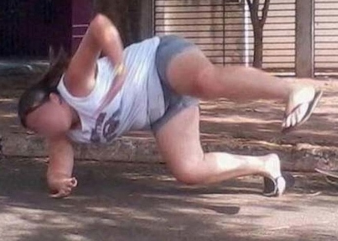 һ������Ůͯ�Ȼ���ʱˤ��