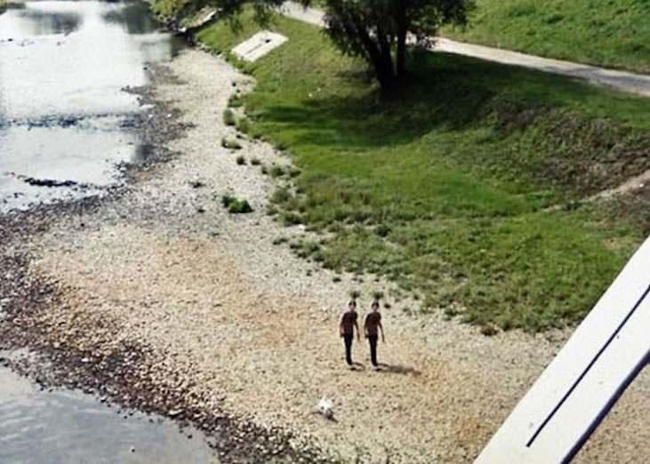 һ������Ů����ʯ̲����