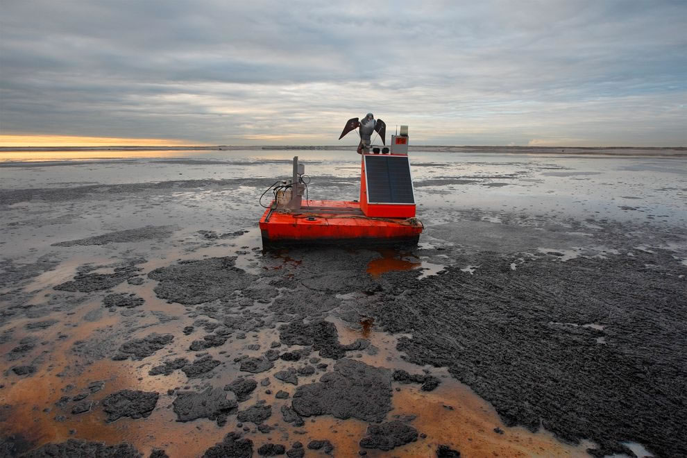 ǶԴӵغˮڼôǲһֻĶֹˮݿˮɰѱ Photograph b