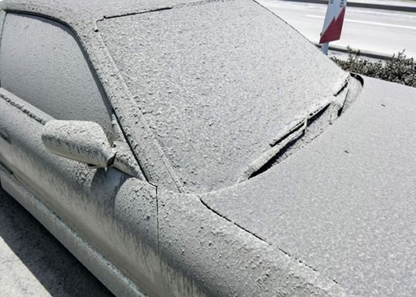 ���صİ�ɫ��ĩ���ǽ��ϵ�����