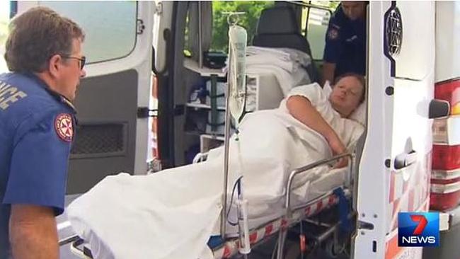 澳洲男子清晨冲浪遭2米长鲨鱼攻击 以为是海豚