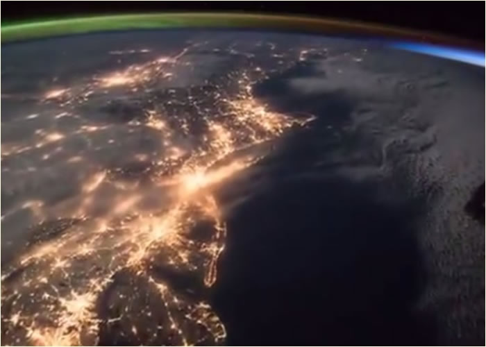 日出之后出现在右上方