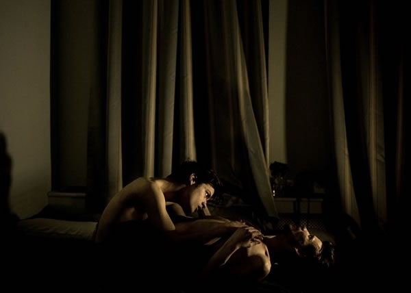 丹麦摄影记者尼森凭《乔恩与阿莱士》,勇夺年度最佳新闻图片殊荣。