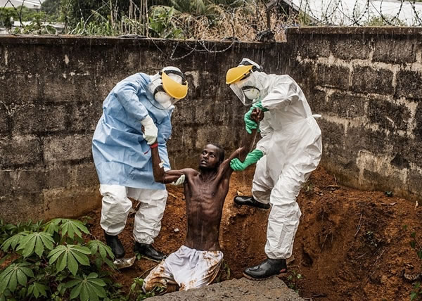 马勒的得奖作品《伊波拉在塞拉利昂》充分反映伊波拉病人的恐惧。