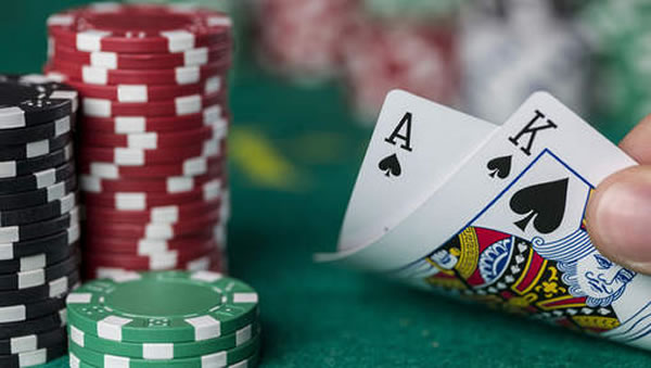 加拿大科学家Michael Bowling发明号称天下无敌的扑克牌机器人“仙王座”(Sepheus)