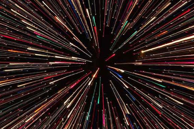 哈勃体积这个球形气泡所“包围”的区域内,所有的物体都会远离中央观察者,且速度会低于光速,哈勃体积之外的所有物体远离中心的速度会超过光速