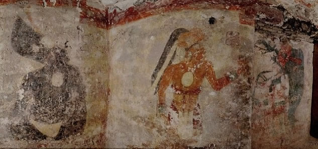 壁画历经千年,已渐渐褪色。