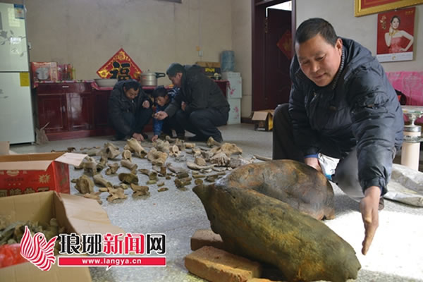 �η�������ռ���ʯͷ