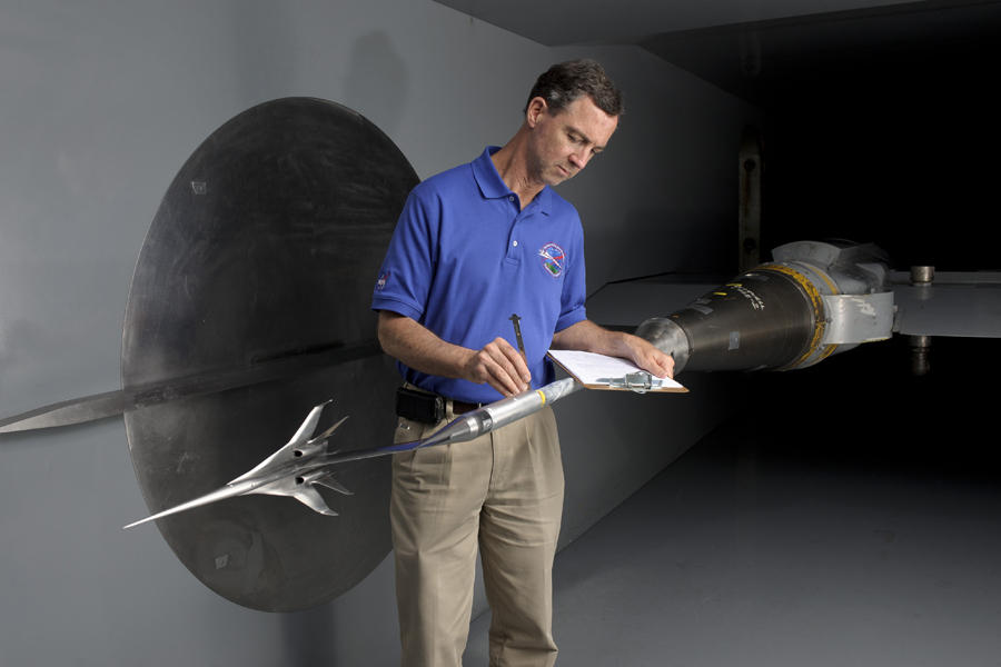 美国宇航局局长查尔斯•博尔登说,我们应该感谢航空咨询委员会的技术传承,经过100年的发展,我们现在能够告诉全世界,每一架美国飞机、每一个飞行塔台都有