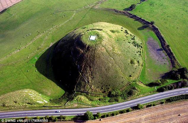 Ŀǰ����ѧ�������о���ʾ��Ӣ���ϲ������ؿ��������������������ʯ��ʱ���ĵ���������ʯ��ʱ����Ӣ���ϲ��Ƕ�����죬����ˮ·��ͨ����ǳ��������ʷǰ��ʯ����λ�ڰ��ߣ�