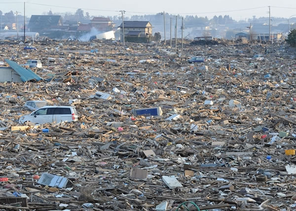 日本大地震令灾区尽毁,无数人流离失所。