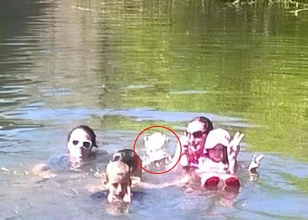 澳洲5人家庭河流里拍照现第6人 疑是百年前河中死者