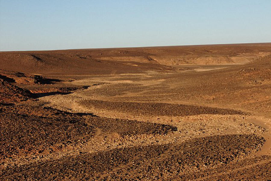 来自剑桥大学的考古学家在利比亚南部城市费赞附近发现了大量石器物件。这片大面积的古老石器可能来自50万年前的早期人类,他们当时利用这些石器建造了最古老的居住环境。
