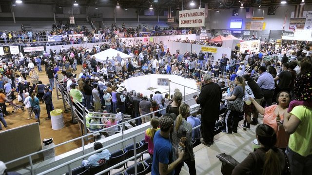 美国德州Sweetwater举办全世界规模最大的“响尾蛇大会”