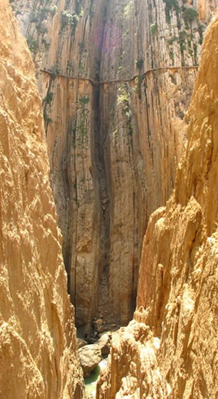 从山下仰望可见皇帝之道有多危险