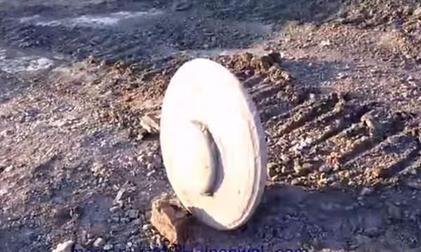 这块岩石相信已经有2亿6千万年历史。