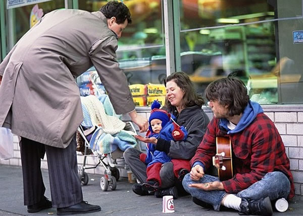 ��ָ��ʳ�п�����ˣ�����İ���˶Էֽ�Ǯʱ���Եø���ƽ��