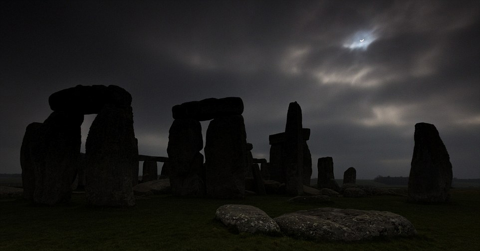在巨石阵看到的日偏食