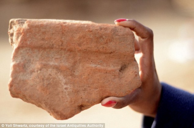 以色列发掘出5000多年前埃及人使用的酿啤酒盆碎片