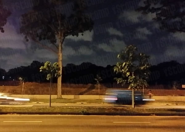 һ��������ͯ����վ�ڶԽ�����ͷ