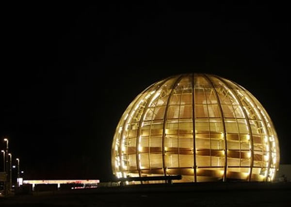 CERN��ѧ��ϣ��͸����ײ���ҳ������ʡ�