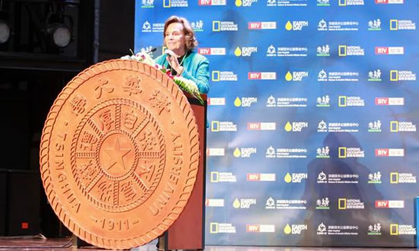“我和海洋有个约会”——“深海女王”Sylvia Earle呼吁保护鲨鱼