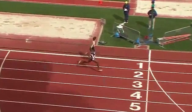 还未冲线就庆祝的后果 美国赛跑选手惨被后上