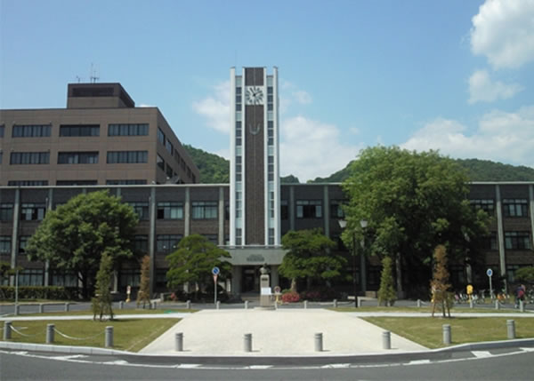 ɽѧоԱʾǴо˽θͼΪɽѧУš