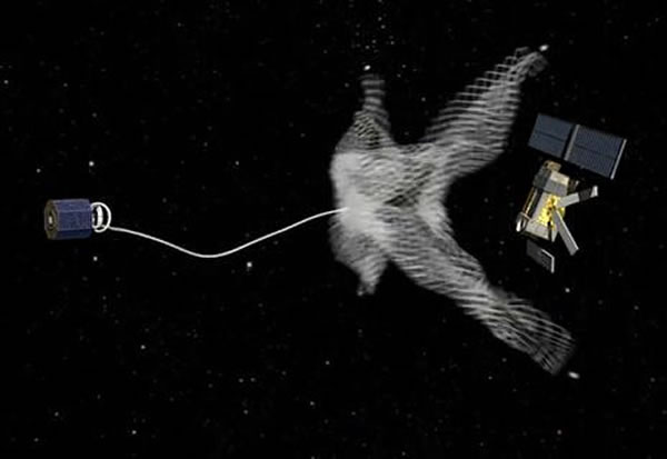 欧洲航天局在失重环境下测试利用渔网捕捞太空垃圾的技术