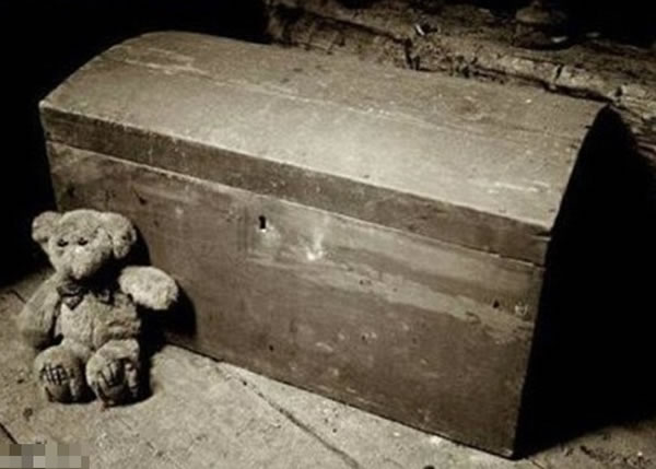 19世纪奴隶主古利的木箱，被指遭奴隶下了诅咒。