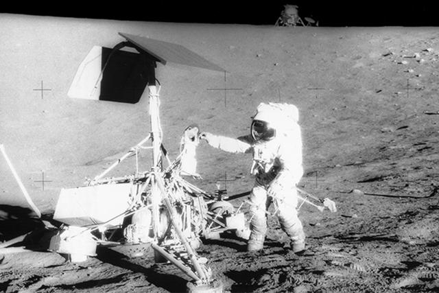登月的航天器经过了严格的灭菌,但科学家称可能有一些微生物可在真空环境中生存