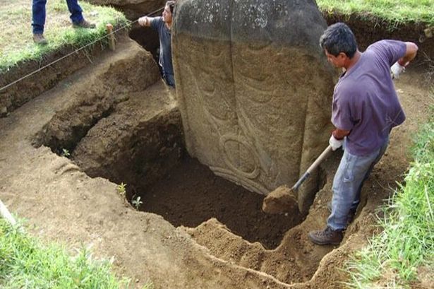 解读图案或有助了解石像的故事。