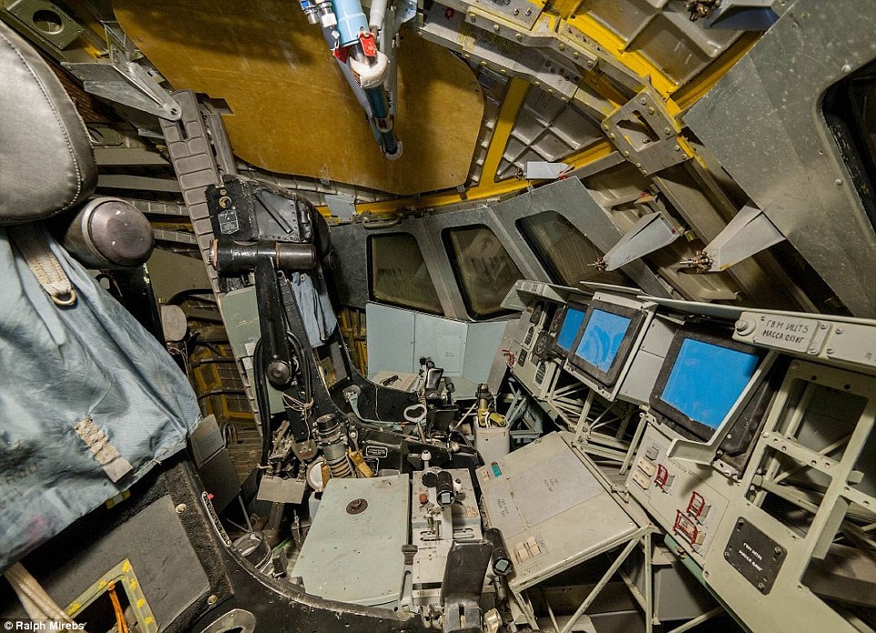 俄罗斯废弃航天飞机机库曝光 见证冷战美苏争霸